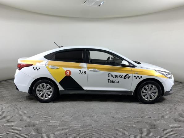 Hyundai Solaris II с пробегом 2017 года, цена 599 000 рублей, 317953 км, седан, Автокод Объявления