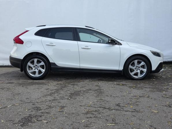 Volvo V40 Cross Country I с пробегом 2015 года, цена 1 350 000 рублей, 126644 км, хэтчбек, Автокод Объявления