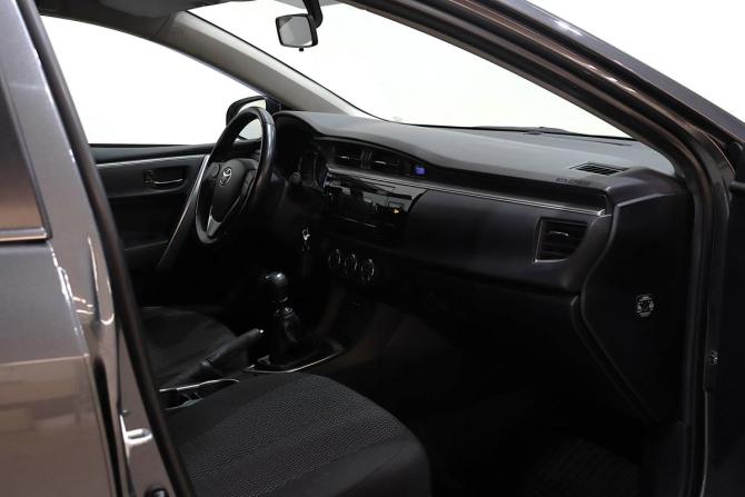 Toyota Corolla XI (E160 E170 E180) с пробегом 2013 года, цена 1 325 000 рублей, 120000 км, седан, Автокод Объявления