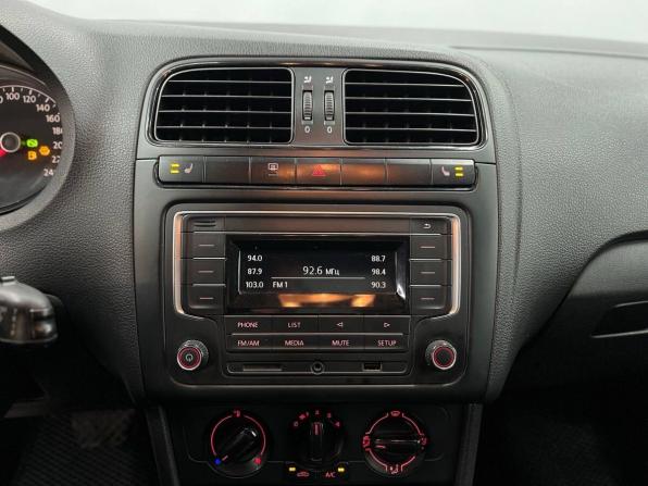 Volkswagen Polo V Рестайлинг с пробегом 2017 года, цена 1 149 900 рублей, 124245 км, седан, Автокод Объявления