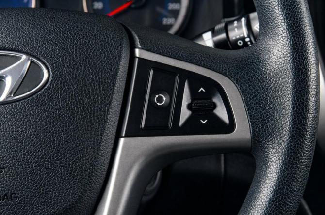 Hyundai Solaris I Рестайлинг с пробегом 2015 года, цена 1 169 000 рублей, 130000 км, седан, Автокод Объявления