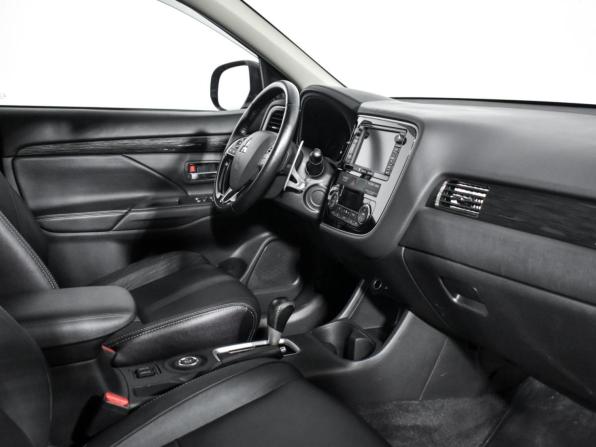 Mitsubishi Outlander III Рестайлинг 2 с пробегом 2015 года, цена 1 998 790 рублей, 210000 км, внедорожник, Автокод Объявления