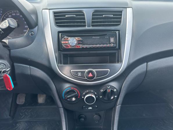 Hyundai Solaris I с пробегом 2012 года, цена 590 000 рублей, 189400 км, седан, Автокод Объявления