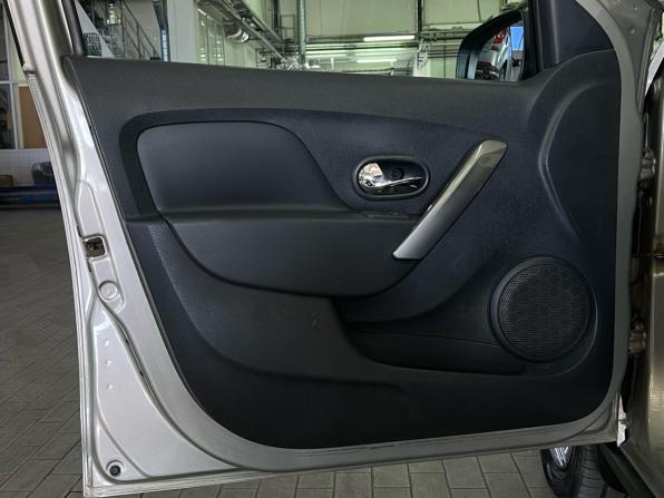 Renault Sandero II с пробегом 2017 года, цена 950 000 рублей, 142902 км, хэтчбек, Автокод Объявления