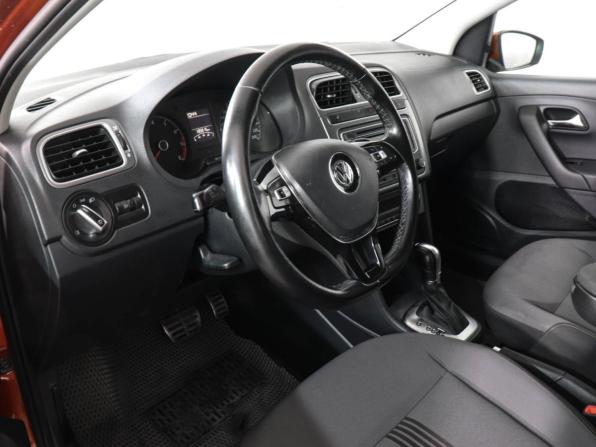 Volkswagen Polo V Рестайлинг с пробегом 2016 года, цена 1 000 000 рублей, 135913 км, седан, Автокод Объявления