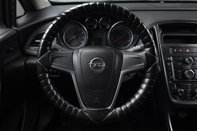 Opel Astra J Рестайлинг с пробегом 2013 года, цена 649 000 рублей, 206000 км, хэтчбек, Автокод Объявления