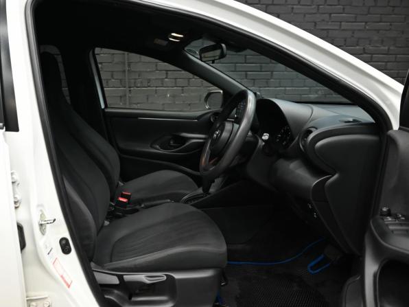 Toyota Yaris IV с пробегом 2021 года, цена 1 250 000 рублей, 94753 км, хэтчбек, Автокод Объявления
