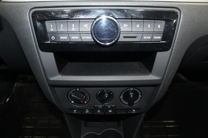 Skoda Rapid I с пробегом 2015 года, цена 769 000 рублей, 200741 км, лифтбек, Автокод Объявления