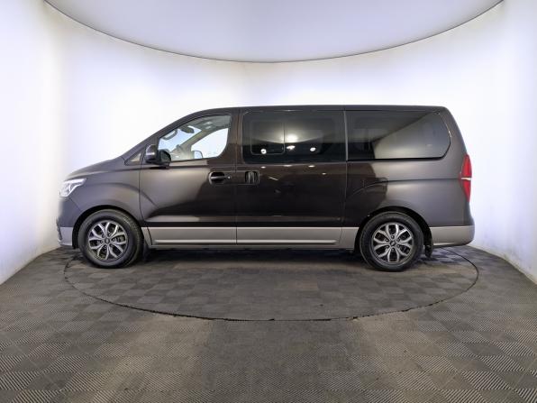 Hyundai H-1 II Рестайлинг 2 с пробегом 2018 года, цена 3 030 000 рублей, 97930 км, минивэн, Автокод Объявления