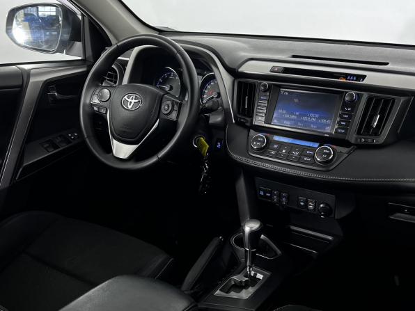 Toyota RAV4 IV (XA40) Рестайлинг с пробегом 2017 года, цена 2 279 000 рублей, 144000 км, внедорожник, Автокод Объявления