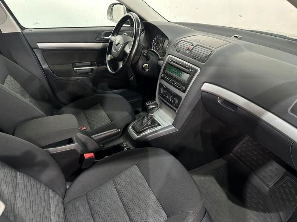 Skoda Octavia II (A5) Рестайлинг с пробегом 2013 года, цена 960 000 рублей, 125250 км, лифтбек, Автокод Объявления