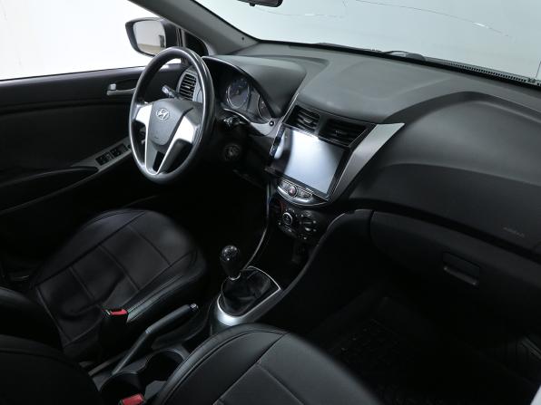 Hyundai Solaris I с пробегом 2013 года, цена 670 000 рублей, 212000 км, седан, Автокод Объявления