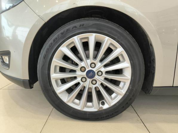 Ford Focus III Рестайлинг с пробегом 2015 года, цена 557 000 рублей, 317939 км, седан, Автокод Объявления