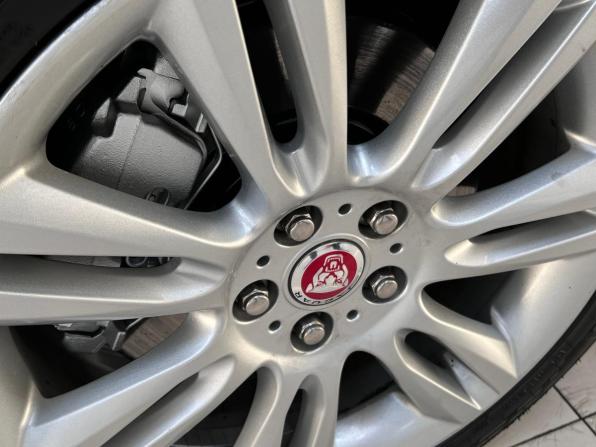 Jaguar XE I Рестайлинг с пробегом 2019 года, цена 2 499 000 рублей, 130000 км, седан, Автокод Объявления