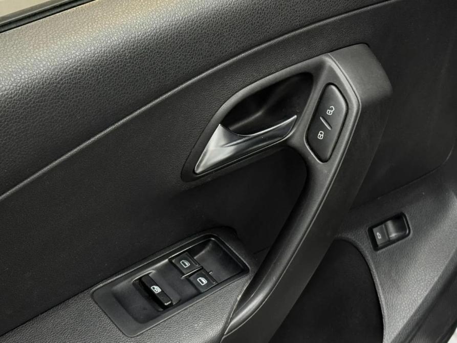 Volkswagen Polo V Рестайлинг Красноярск  - изображение 16