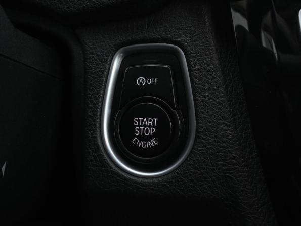 BMW 3 серии VI (F3x) Рестайлинг с пробегом 2017 года, цена 2 019 000 рублей, 132611 км, седан, Автокод Объявления