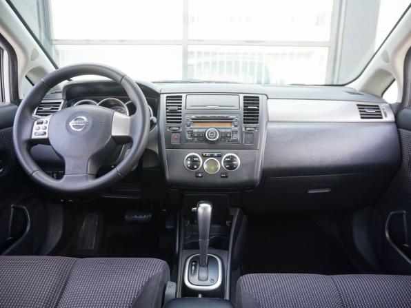 Nissan Tiida I Рестайлинг с пробегом 2010 года, цена 650 000 рублей, 216297 км, хэтчбек, Автокод Объявления
