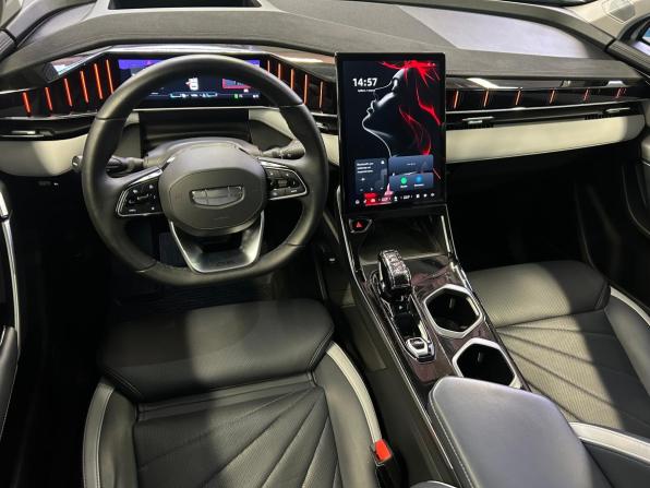 Geely Atlas II с пробегом 2024 года, цена 2 713 000 рублей, 56806 км, внедорожник, Автокод Объявления