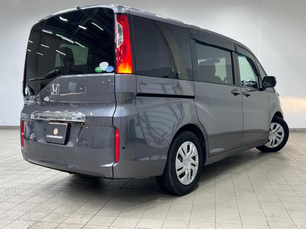 Honda Stepwgn V с пробегом 2017 года, цена 1 599 000 рублей, 202918 км, минивэн, Автокод Объявления