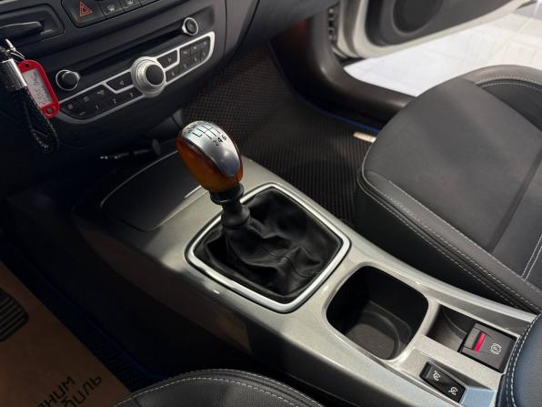 Renault Laguna III Рестайлинг с пробегом 2011 года, цена 500 000 рублей, 339755 км, лифтбек, Автокод Объявления