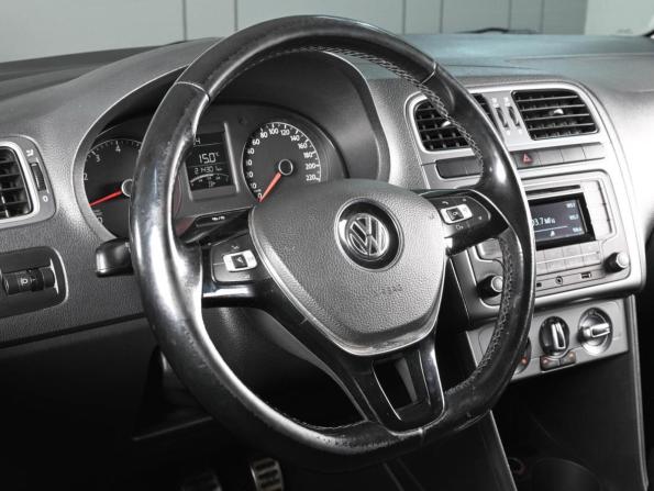 Volkswagen Polo V Рестайлинг с пробегом 2016 года, цена 1 029 000 рублей, 202000 км, седан, Автокод Объявления