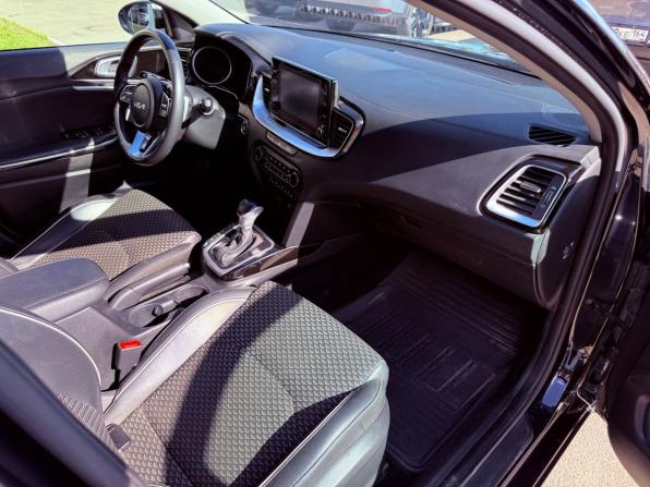 Kia Ceed III Рестайлинг с пробегом 2023 года, цена 2 250 000 рублей, 32485 км, универсал, Автокод Объявления
