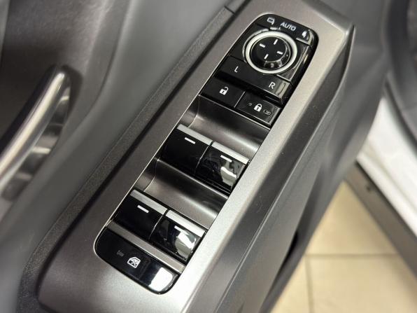Toyota RAV4 VI (XA60) с пробегом 2025 года, цена 4 550 000 рублей, 23 км, внедорожник, Автокод Объявления