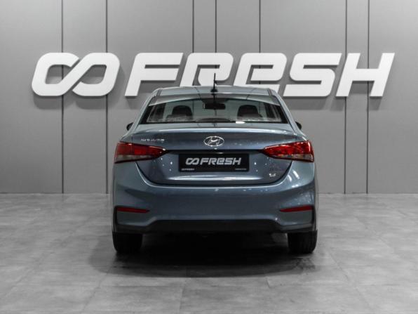 Hyundai Solaris II с пробегом 2017 года, цена 1 350 000 рублей, 124877 км, седан, Автокод Объявления