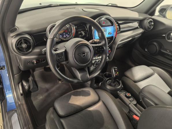 Mini Hatch III (F55/F56) Рестайлинг 2 с пробегом 2021 года, цена 3 199 700 рублей, 15841 км, хэтчбек, Автокод Объявления