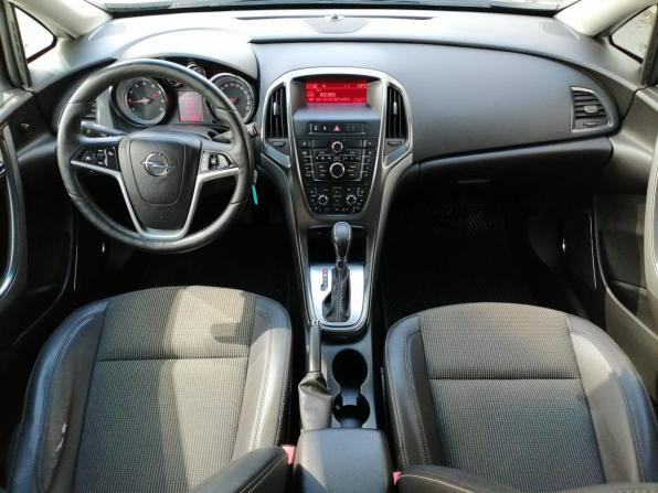 Opel Astra J с пробегом 2012 года, цена 689 000 рублей, 141462 км, хэтчбек, Автокод Объявления
