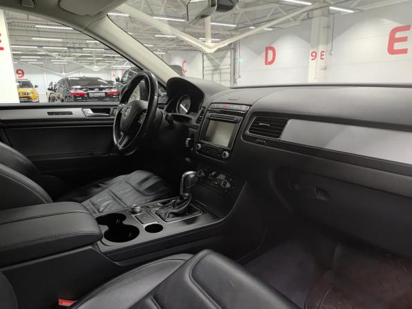 Volkswagen Touareg II Рестайлинг с пробегом 2015 года, цена 2 426 000 рублей, 221734 км, внедорожник, Автокод Объявления