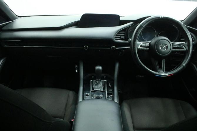 Mazda 3 IV (BP) с пробегом 2021 года, цена 1 395 000 рублей, 132156 км, хэтчбек, Автокод Объявления