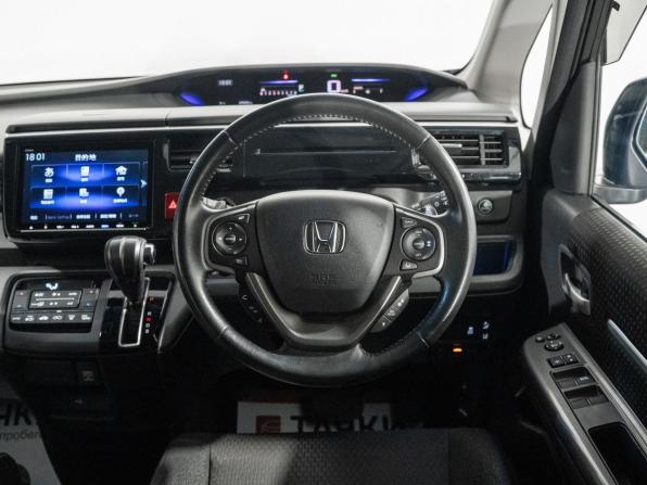 Honda Stepwgn V Рестайлинг с пробегом 2017 года, цена 2 299 500 рублей, 78450 км, минивэн, Автокод Объявления