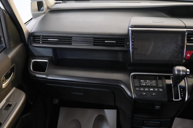 Honda Stepwgn V с пробегом 2015 года, цена 2 249 000 рублей, 144000 км, минивэн, Автокод Объявления
