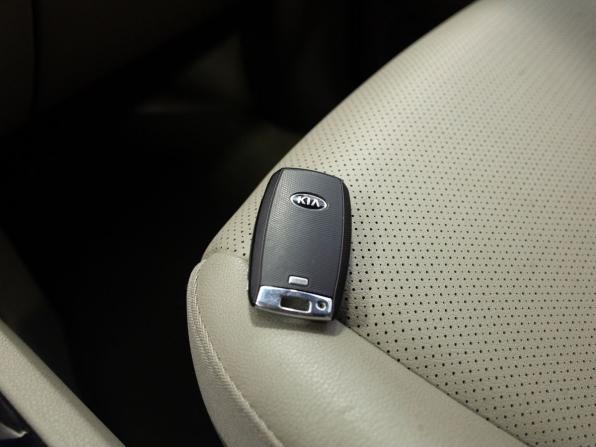 Kia Carnival III с пробегом 2020 года, цена 3 300 000 рублей, 109030 км, минивэн, Автокод Объявления