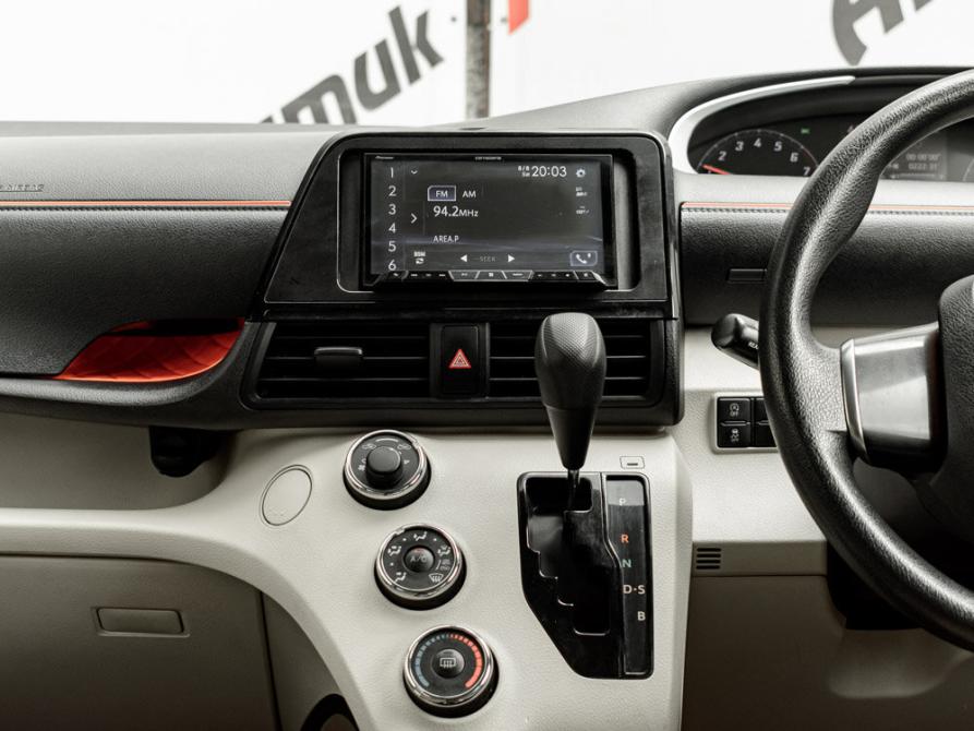 Toyota Sienta II Екатеринбург  - изображение 16
