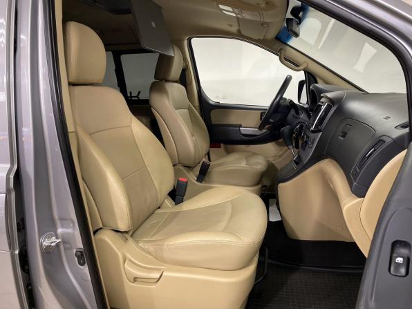 Hyundai H-1 II Рестайлинг с пробегом 2016 года, цена 2 120 000 рублей, 196321 км, минивэн, Автокод Объявления
