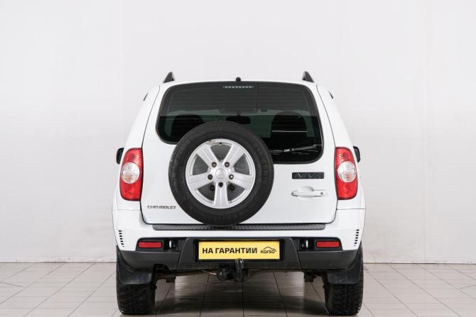 Chevrolet Niva I Рестайлинг с пробегом 2015 года, цена 629 000 рублей, 165000 км, внедорожник, Автокод Объявления