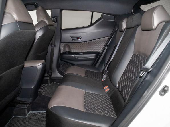 Toyota C-HR I Рестайлинг с пробегом 2019 года, цена 1 745 500 рублей, 64428 км, внедорожник, Автокод Объявления