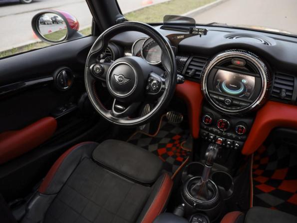 Mini Hatch III (F55/F56) с пробегом 2016 года, цена 1 989 000 рублей, 194590 км, хэтчбек, Автокод Объявления