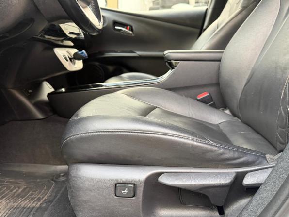 Toyota Prius IV (XW50) с пробегом 2017 года, цена 1 799 000 рублей, 133000 км, лифтбек, Автокод Объявления