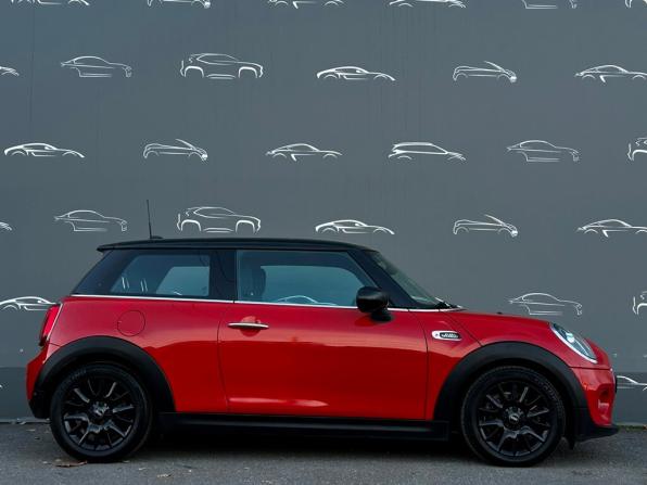 Mini Hatch III (F55/F56) Рестайлинг с пробегом 2021 года, цена 2 220 700 рублей, 108117 км, хэтчбек, Автокод Объявления