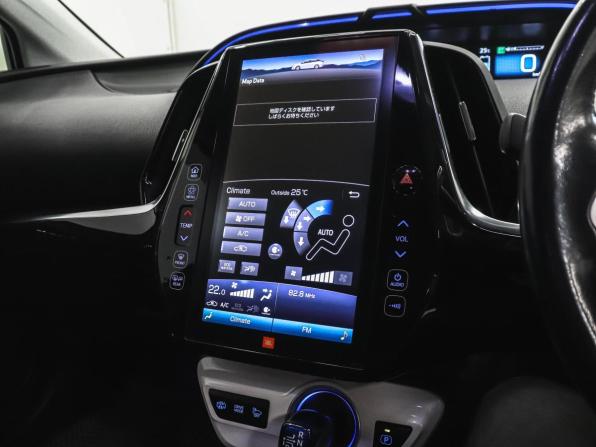 Toyota Prius IV (XW50) с пробегом 2017 года, цена 2 080 000 рублей, 179324 км, лифтбек, Автокод Объявления