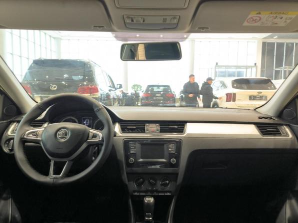 Skoda Rapid I с пробегом 2016 года, цена 1 199 000 рублей, 118000 км, лифтбек, Автокод Объявления