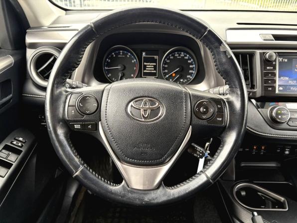 Toyota RAV4 IV (XA40) Рестайлинг с пробегом 2017 года, цена 2 040 000 рублей, 122000 км, внедорожник, Автокод Объявления