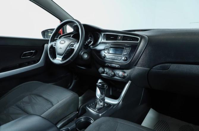 Kia Ceed II Рестайлинг с пробегом 2018 года, цена 1 339 000 рублей, 177000 км, универсал, Автокод Объявления