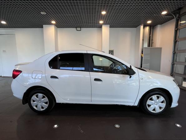 Renault Logan II с пробегом 2017 года, цена 306 200 рублей, 329356 км, седан, Автокод Объявления