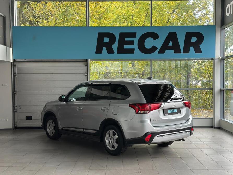Mitsubishi Outlander III Рестайлинг 3 Санкт-Петербург  - изображение 3