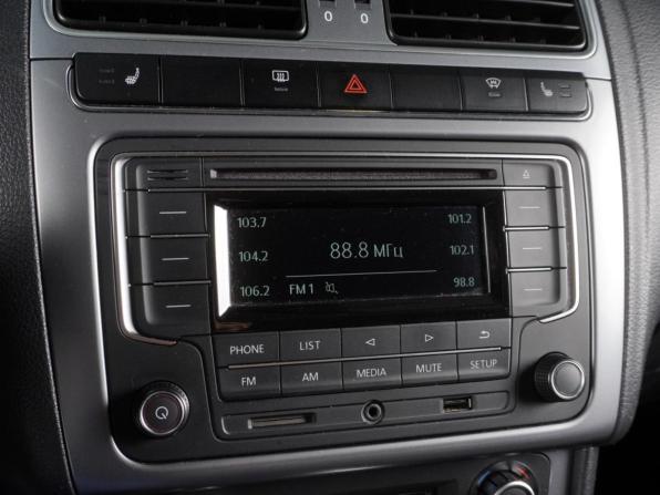 Volkswagen Polo V Рестайлинг с пробегом 2017 года, цена 1 219 000 рублей, 128319 км, седан, Автокод Объявления