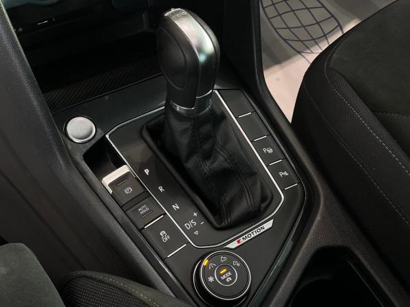 Volkswagen Tiguan II с пробегом 2017 года, цена 2 595 000 рублей, 158921 км, внедорожник, Автокод Объявления